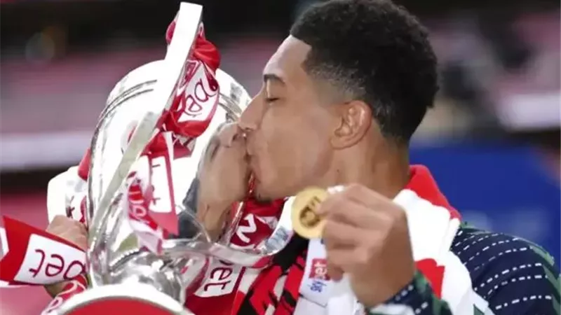 رسمياً.. بوروسيا دورتموند يتعاقد مع شقيق بيلينجهام