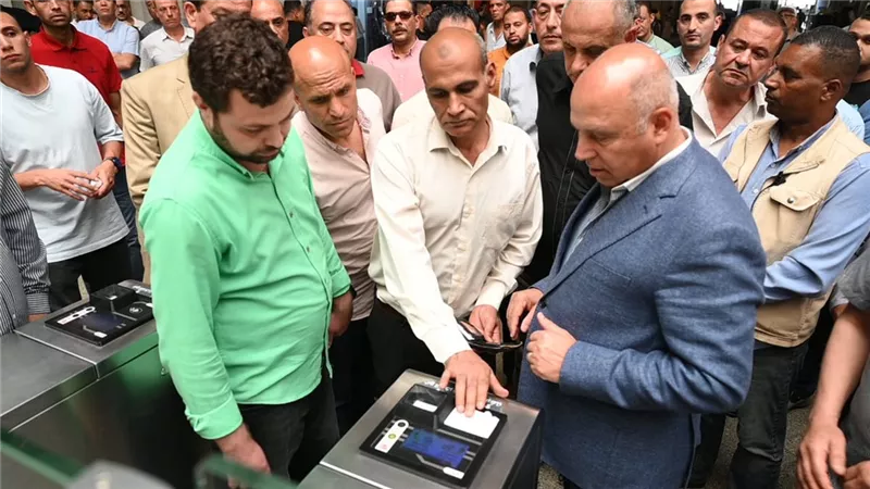 كامل الوزير في جولات مفاجئة بمحطتي رمسيس والشهداء