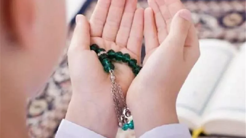 دار الإفتاء تجيب.. ما حكم ذكر اسم الشخص في الدعاء بالصلاة؟