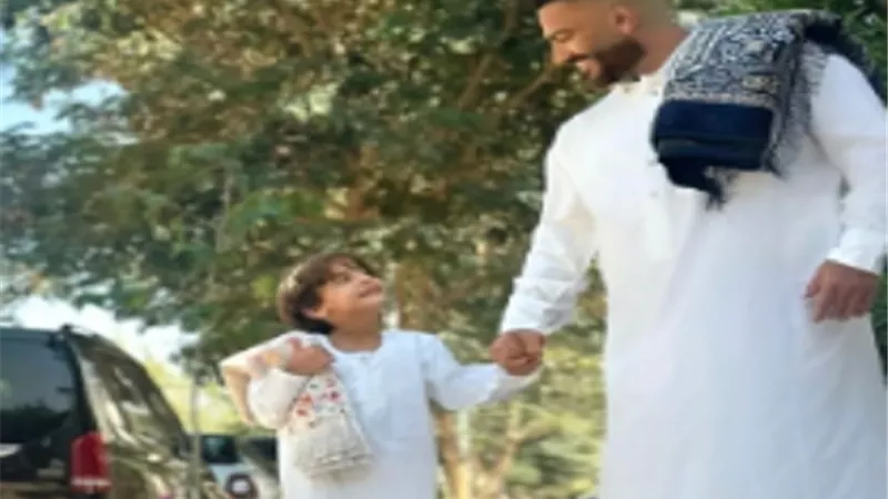 تامر حسني يكشف تفاصيل أزمة صحية يمر بها نجله