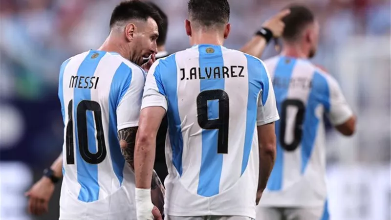 منتخب الأرجنتين يرفض الخسارة أمام كولومبيا.. شاهد هدفي المباراة