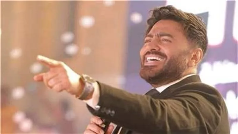 محمد ثروت يطالب بالدعاء لنجل تامر حسني