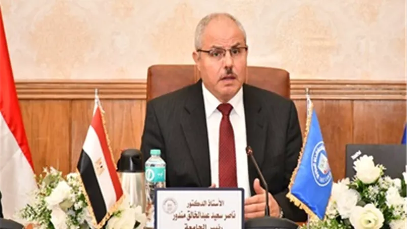 جامعة قناة السويس تحتفي بفريق المقيمين لجائزة التميز الحكومي