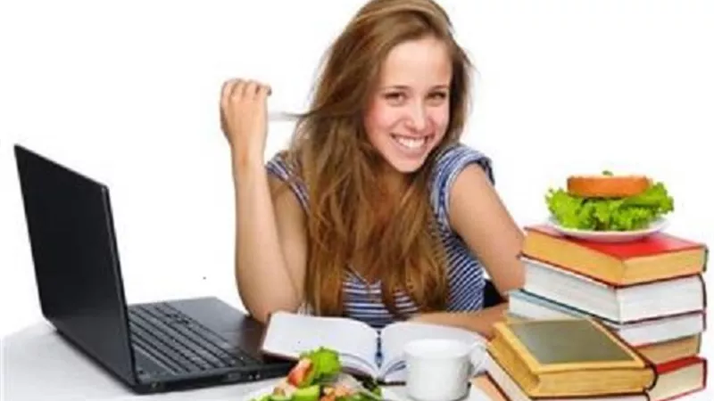 لطلاب الثانوية العامة 2025..أطعمة تعزز التركيز والذاكرة قبل الامتحانات