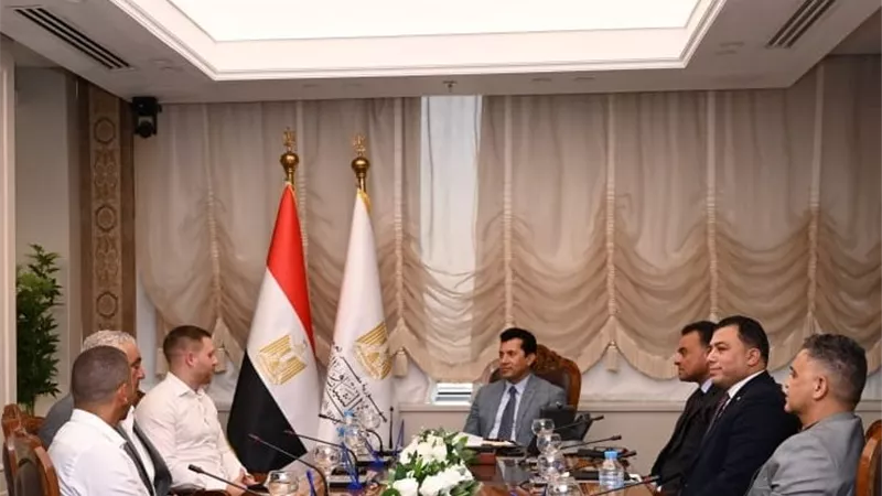 صبحى يبحث سُبل تسويق المعسكرات الرياضية بالمدينة الشبابية في شرم