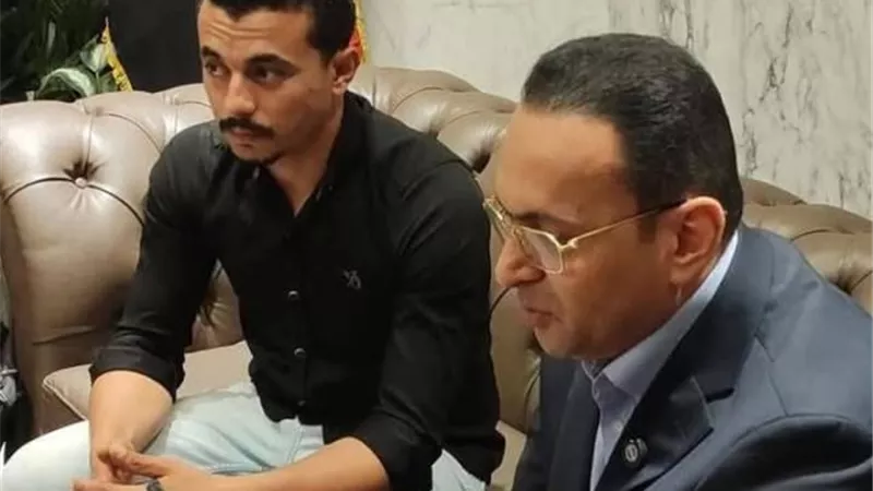 ساويرس والسعيد كامل يمنحان ابن الشهيد البطل خالد عبد العال مليون جنيه