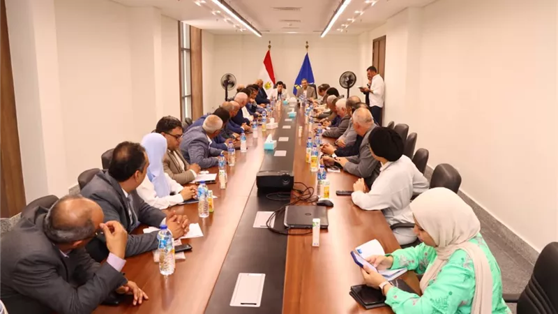 وزير الشباب ومحافظ دمياط يجتمعان مع نواب مجلسي النواب والشيوخ