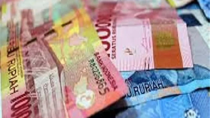 المركزي الروسي يواصل رفع سعر الروبل أمام العملات الرئيسة
