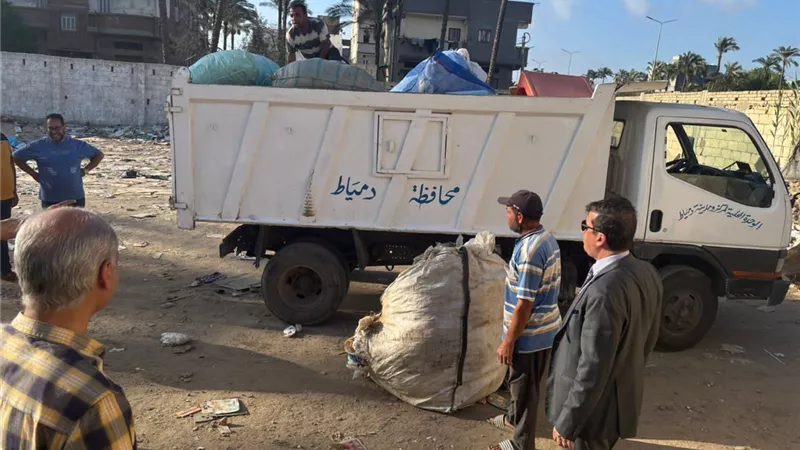 سكرتير عام دمياط يقود حملة لضبط مخازن الخردة المخالفة