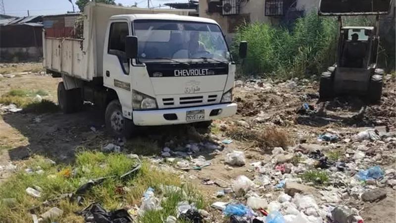إزالة وتشجير بؤرة تجميع قمامة بالقنطرة غرب في الإسماعيلية