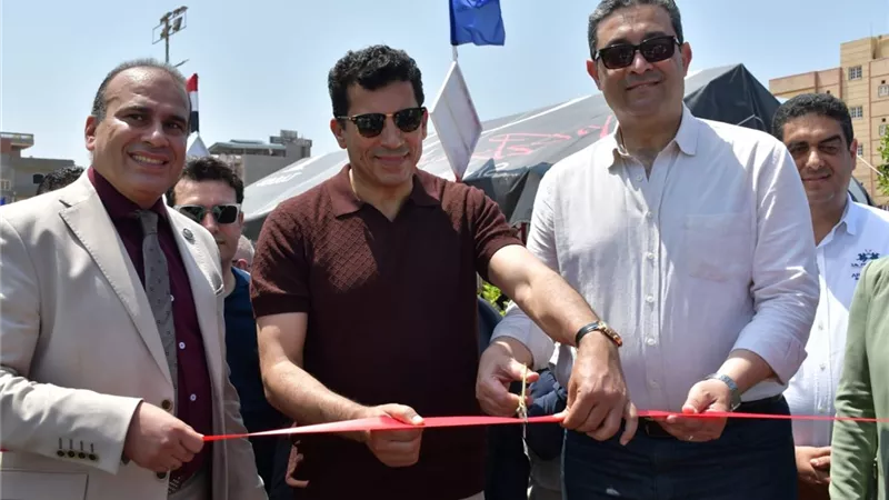 وزير الشباب ومحافظ دمياط يفتتحان ملعب كرة القدم بنادي كفر سعد