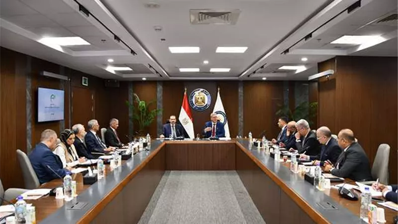 وزير البترول:حامض الفوسفوريك يمثل أهمية استراتيجية بالصناعات الكيماوية