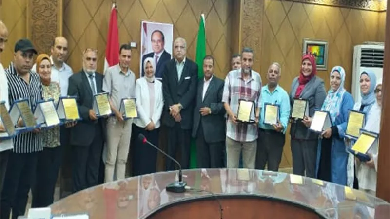 مدير تعليم القليوبية يُكرم توجيه اللغة الألمانية والنماذج المتميز