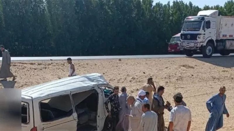 . وفاة 3 أشخاص وإصابة 11 آخرين في حادث انقلاب ميكروباص بالمنيا