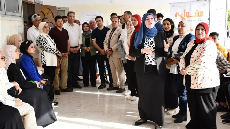وزير الشباب يتفقد ملتقى التوظيف وورش مشروعي 