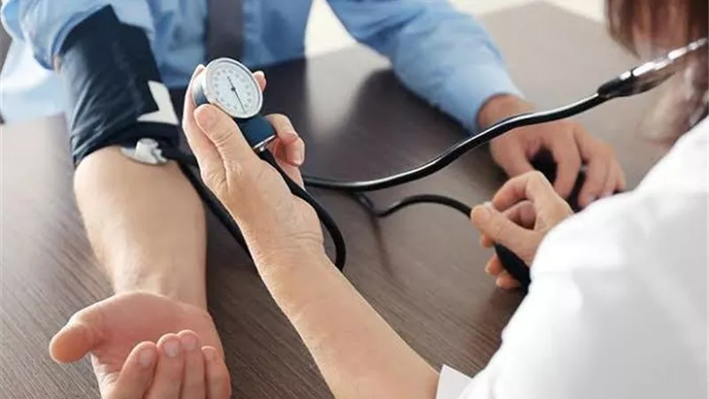 كيفية حماية نفسك من أضرار الضغط المنخفض في الصيف