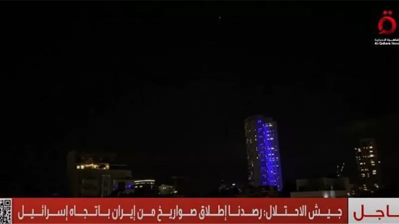 قصف إيراني مكثف يضرب تل أبيب والقدس.. والملاجئ تكتظ بالإسرائيليين