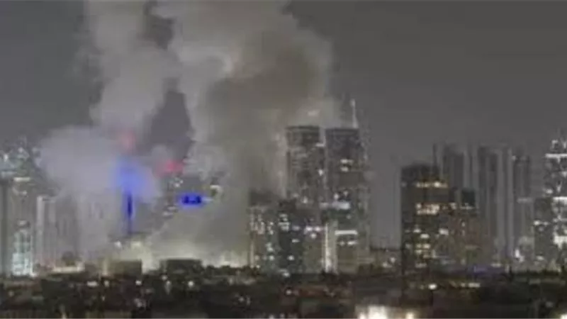 فيديو.. معركة عنيفة في السماء ودخان كثيف يتصاعد فوق تل أبيب