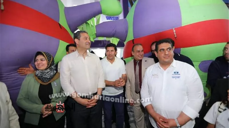 وزير الشباب ومحافظ دمياط يطلقان إشارة البدء لماراثون الدراجات