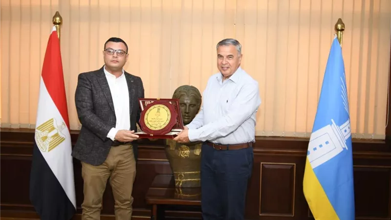 وزيرالإسكان ومحافظ الإسكندرية يعقدان اجتماعًا لمتابعة ملفات العمل