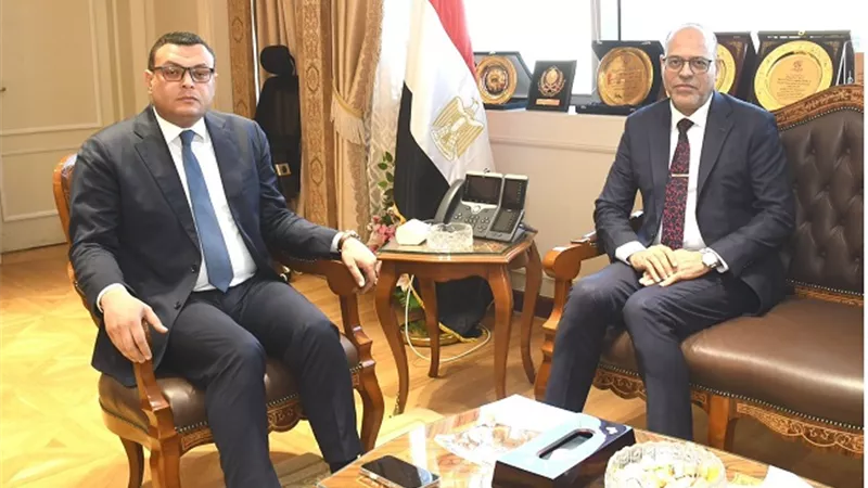 وزيرا الاسكان والعمل