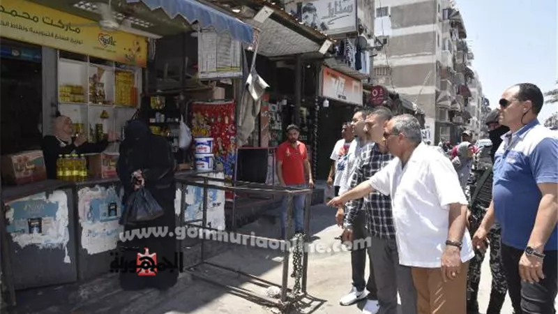 محافظ بورسعيد يقود بنفسه حملة مكبرة لإزالة الإشغالات بالزهور