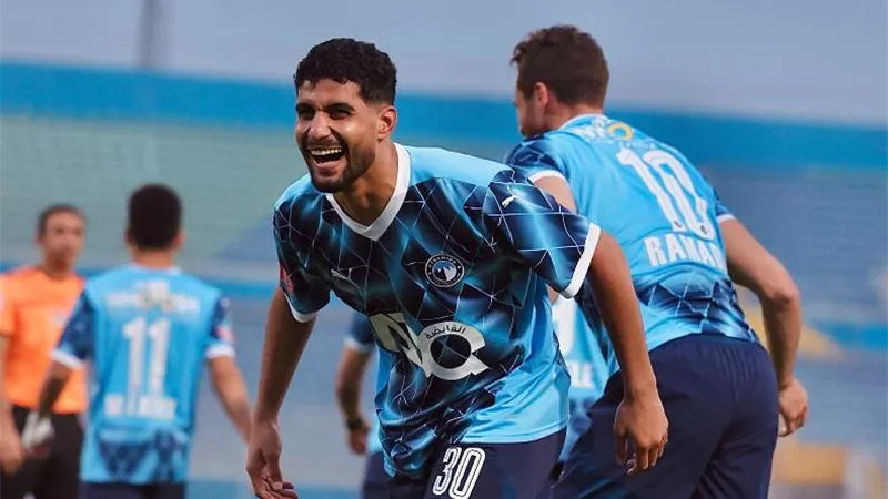 بيراميدز يمنح إبراهيم عادل الضوء الأخضر للاحتراف الخارجي