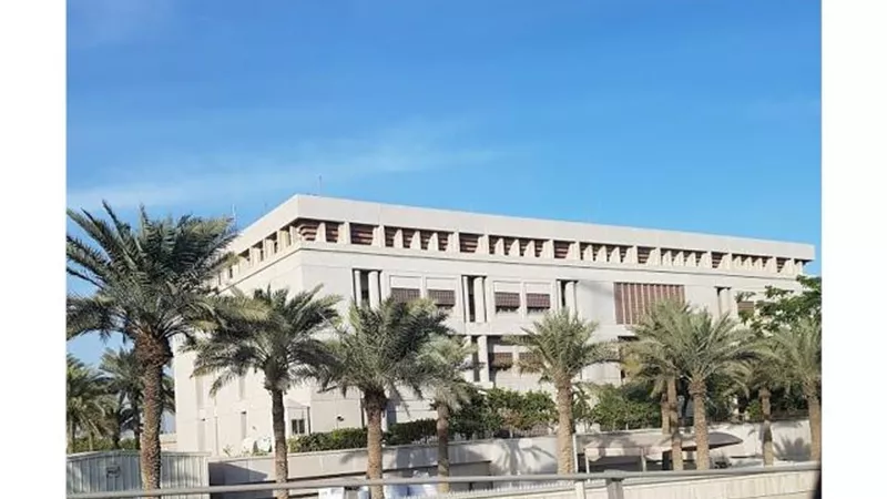 السفارة الأمريكية في البحرين تنصح موظفيها بتوخي الحذر إثر الهجوم على إيران