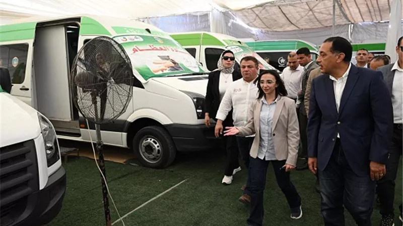 الكشف على ٩٢٦ مواطن مجانا بقرية زاوية صقر ابو المطامير