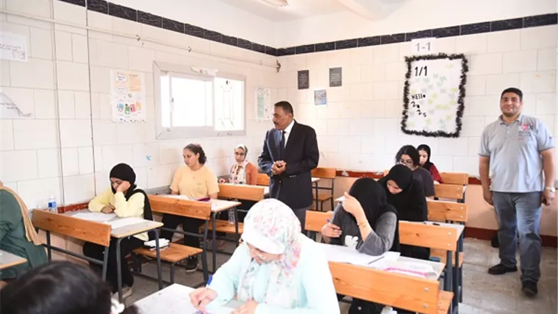 شعيب ونادية تفقدا لجان امتحانات الثانوية بمطروح