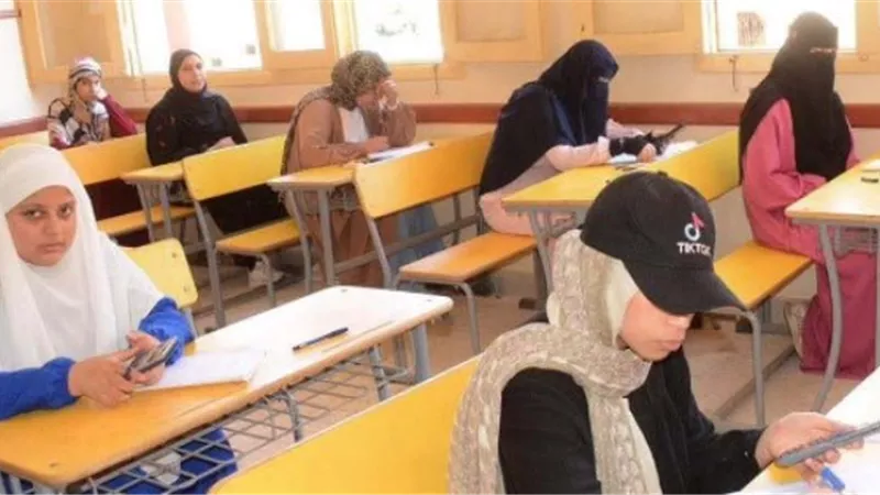 محافظ الغربية يتفقد امتحانات الثانوية الأزهرية بالقسم العلمي