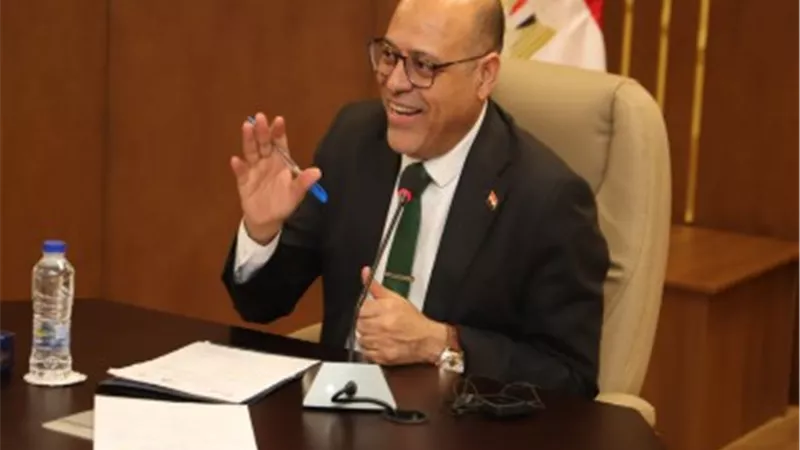 وزير العمل يعتمد صرف مليون و957 ألف جنيه تعويضات حوادث لعمالة غير منتظمة
