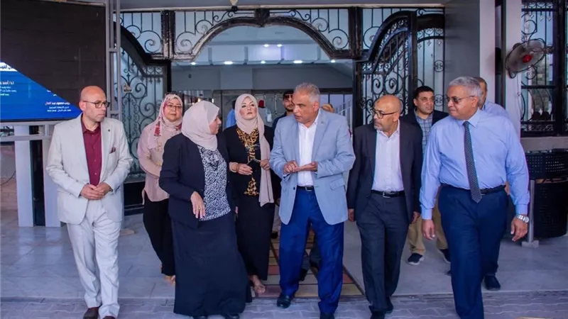 رئيس جامعة طنطا يتفقد عيادات مستشفى طب الأسنان الجامعي