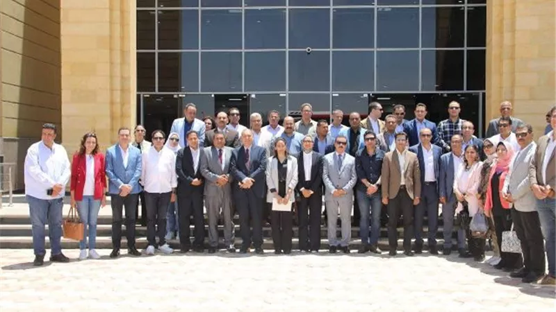 نائب محافظ مطروح يزور الوادي الجديد للاطلاع على التجارب التنموية