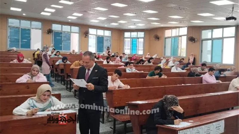 رئيس جامعة دمياط يتفقد إمتحانات كلية الآثار