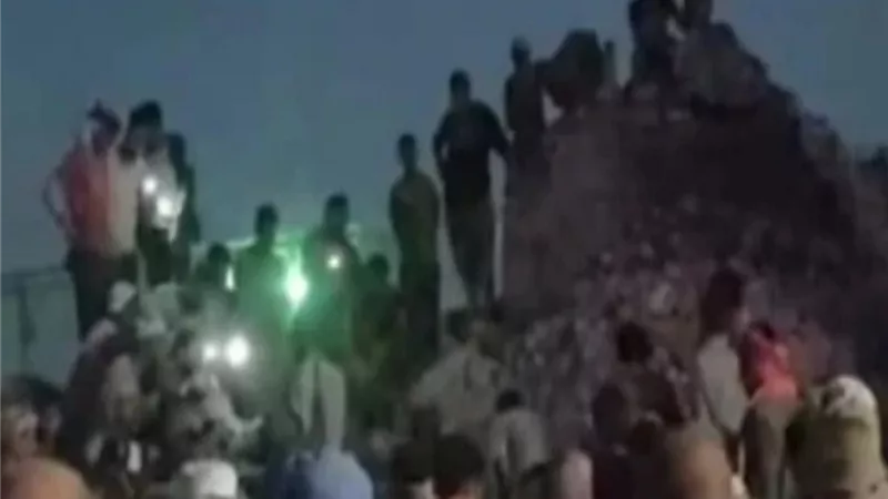 النيابة تعاين مصنع الطوب المنهار فى الصف وتستدعى صاحبه
