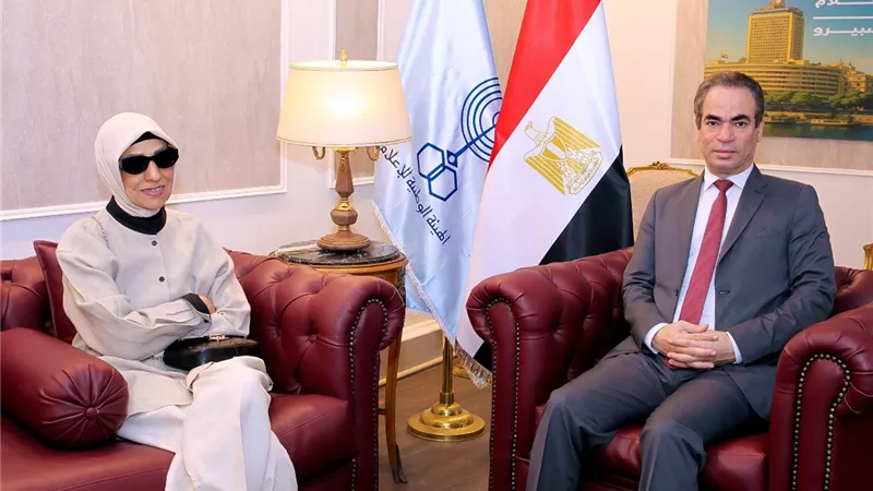 المسلماني يستقبل هدي نجيب محفوظ قبيل افتتاح استديو نجيب محفوظ