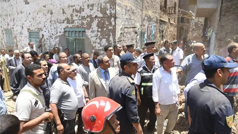 انهيار منزل بقنا يودي بحياة الطفلة 