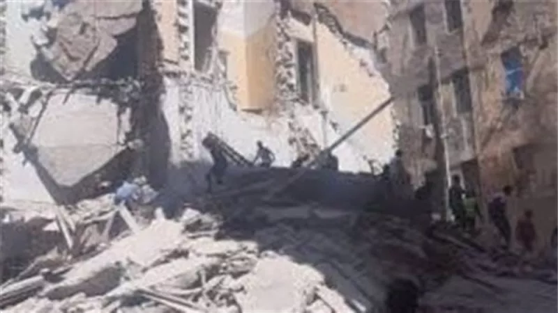 انهيار منزل قديم مكون من 3 طوابق بدكرنس