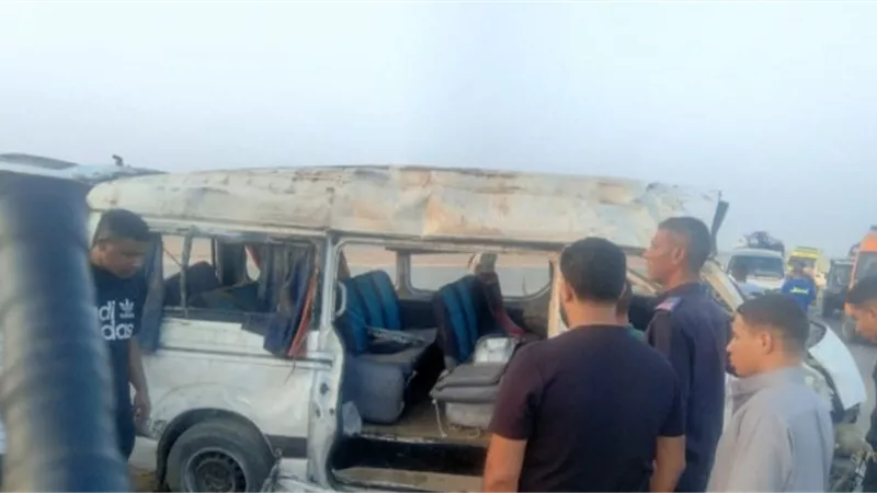 إصابة 15 شخصا في انقلاب ميكروباص بحدائق أكتوبر