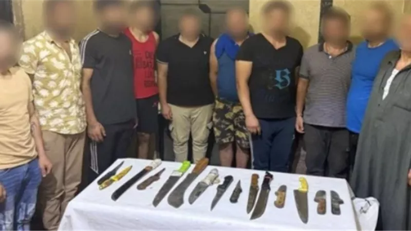 أسلحة بيضاء وإصابات في مشاجرة بمنشأة ناصر