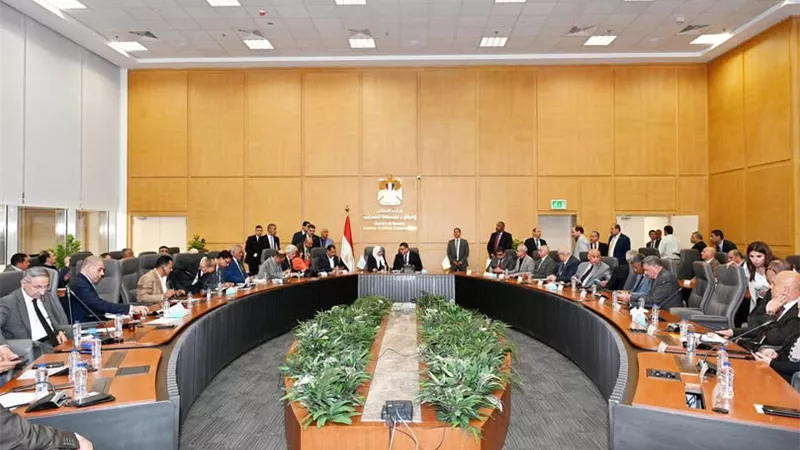 وزير الإسكان يعقد اجتماعه الدوري مع عدد من أعضاء مجلسي النواب والشيوخ