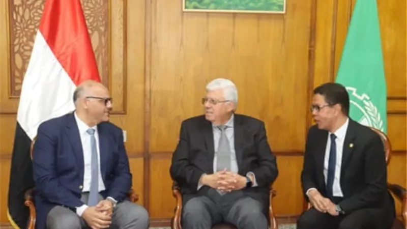 محافظ القليوبية ورئيس جامعة بنها يستقبلان وزير التعليم العالي