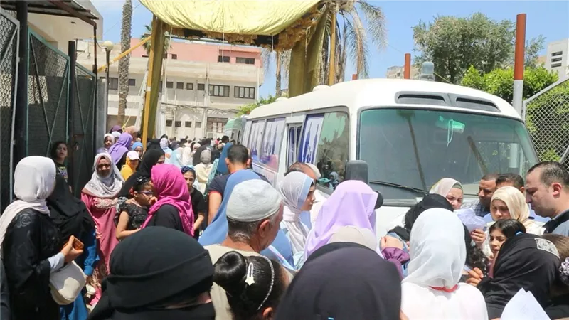 إقبال كبير من أهالي كفر الشيخ على حملة 