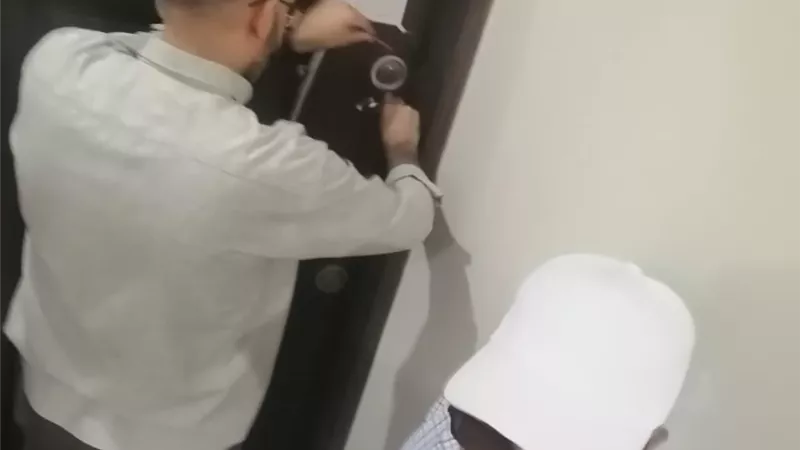 غلق وتشميع 5 منشأت صحية و 4 مخازن بدون ترخيص بدمياط الجديدة