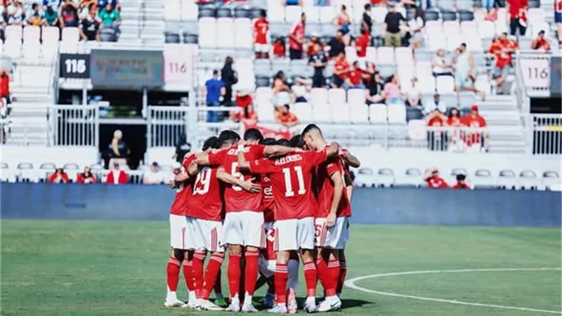 لاعب الأهلي يغيب عن المران وغموض حول مشاركته أمام بالميراس