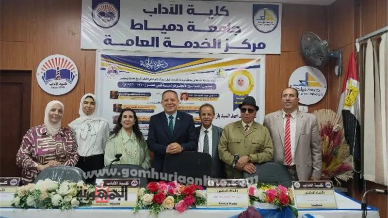 رئيس جامعة دمياط يشهد مناقشة رسالة دكتوراه بكلية الآداب