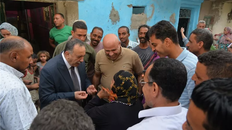 محافظ أسيوط يتابع أعمال التطوير الشاملة للمنازل بمنطقة المصلة