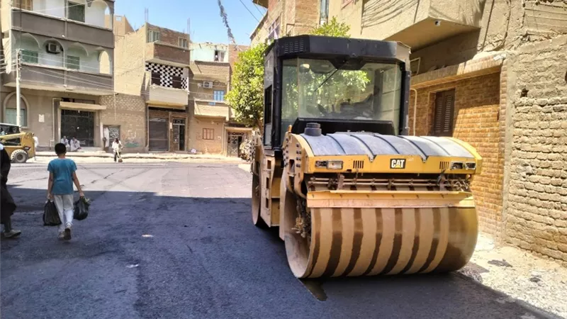 محافظ أسيوط: مواصلة أعمال رصف شوارع حي السلام بمدينة منفلوط