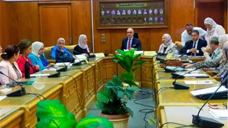 رئيس جامعة عين شمس يشهد مجلس كلية الألسن